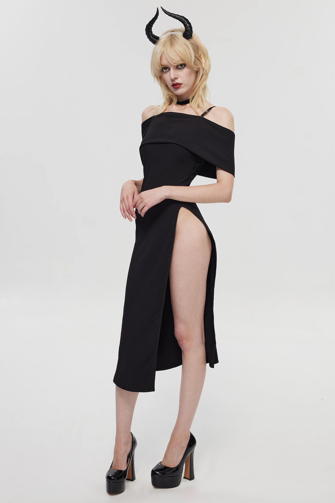 GothicOffShoulderBlackDress_3